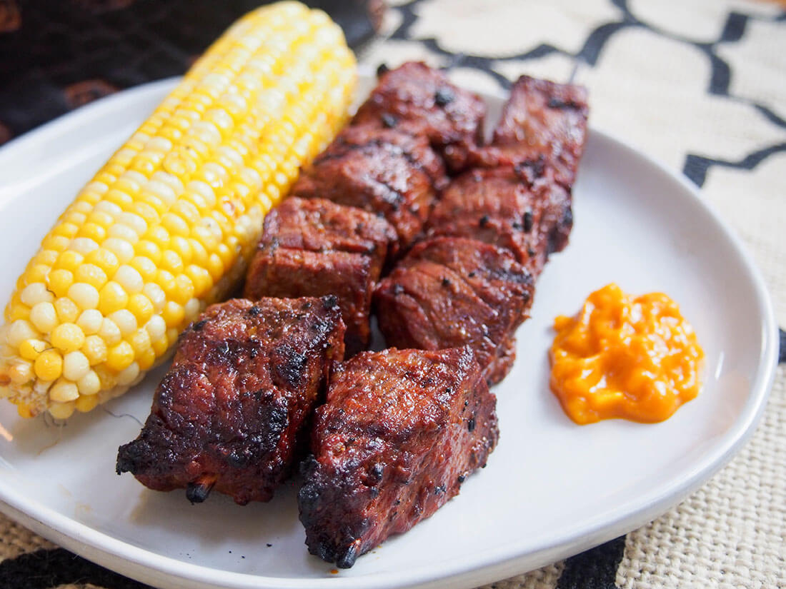 Anticuchos de carne - Peruvian beef skewers - served with corn